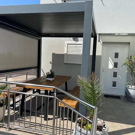 아파트 Apartmenthaus Suskovic Insel Krk 오미살즈